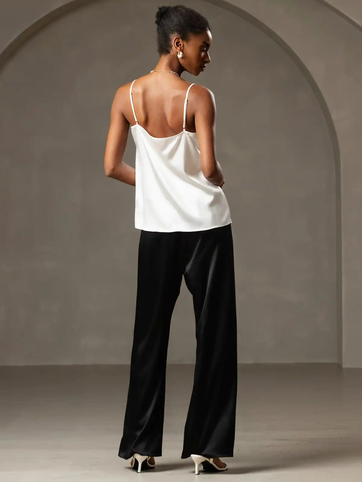 19Momme Silk Spaghetti Strap Round Neck Camisoles