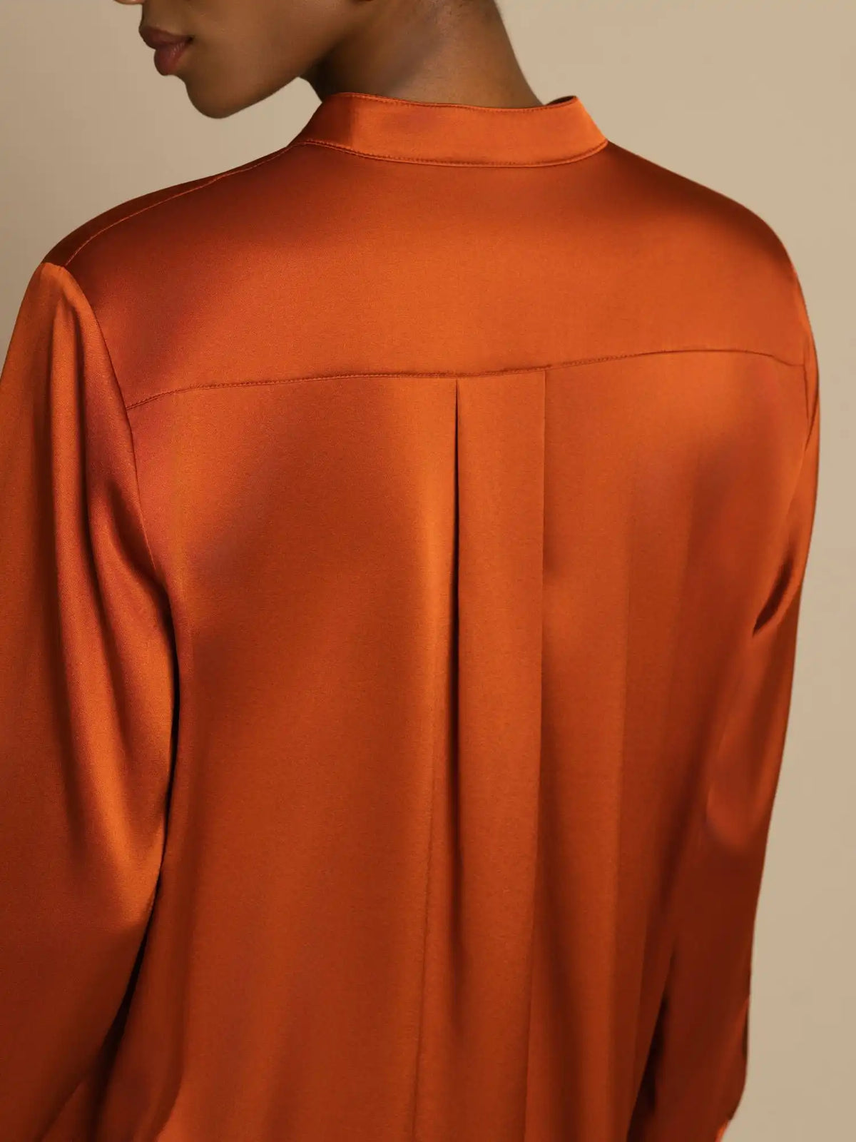19Momme Silk Women’s  Stand Collar High-Low Blouse With Button Detail