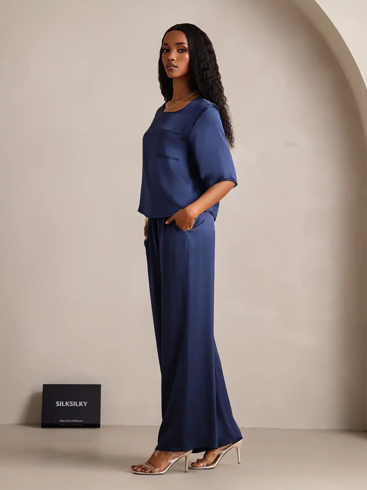Women's 100% Mulberry Silk Half Sleeve Round Neck Pajamas Set