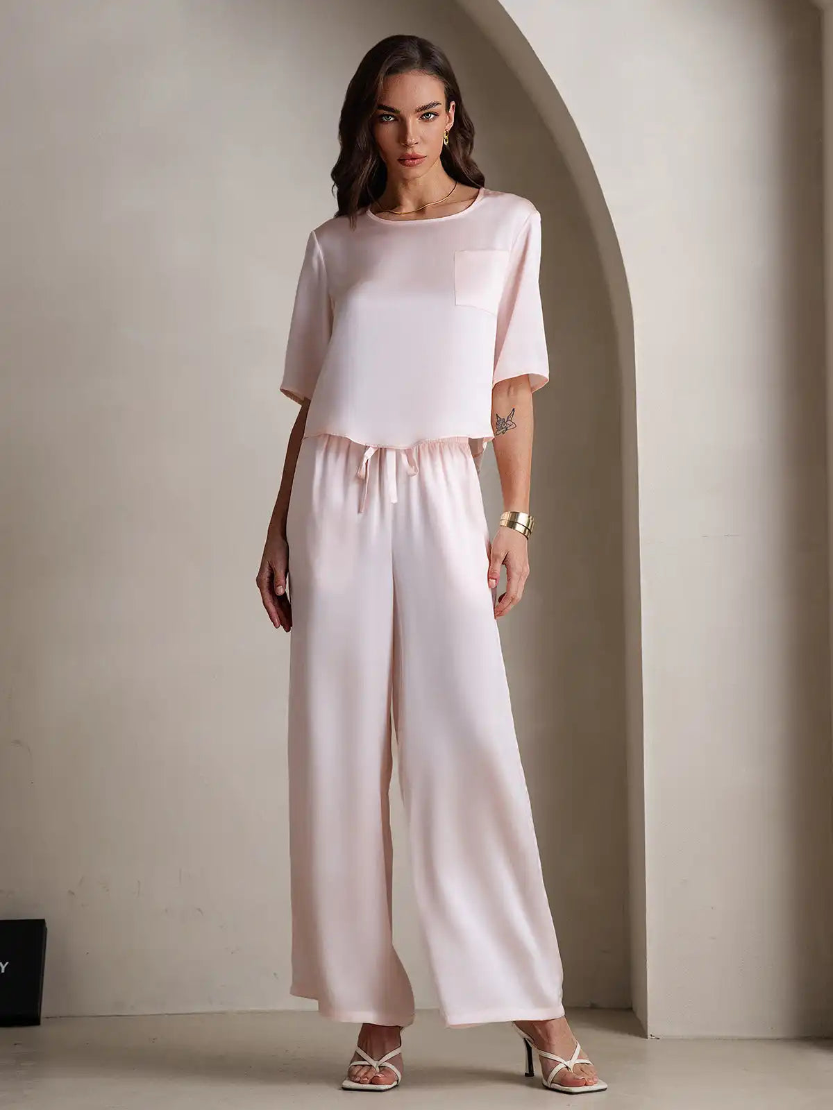 Women's 100% Mulberry Silk Half Sleeve Round Neck Pajamas Set