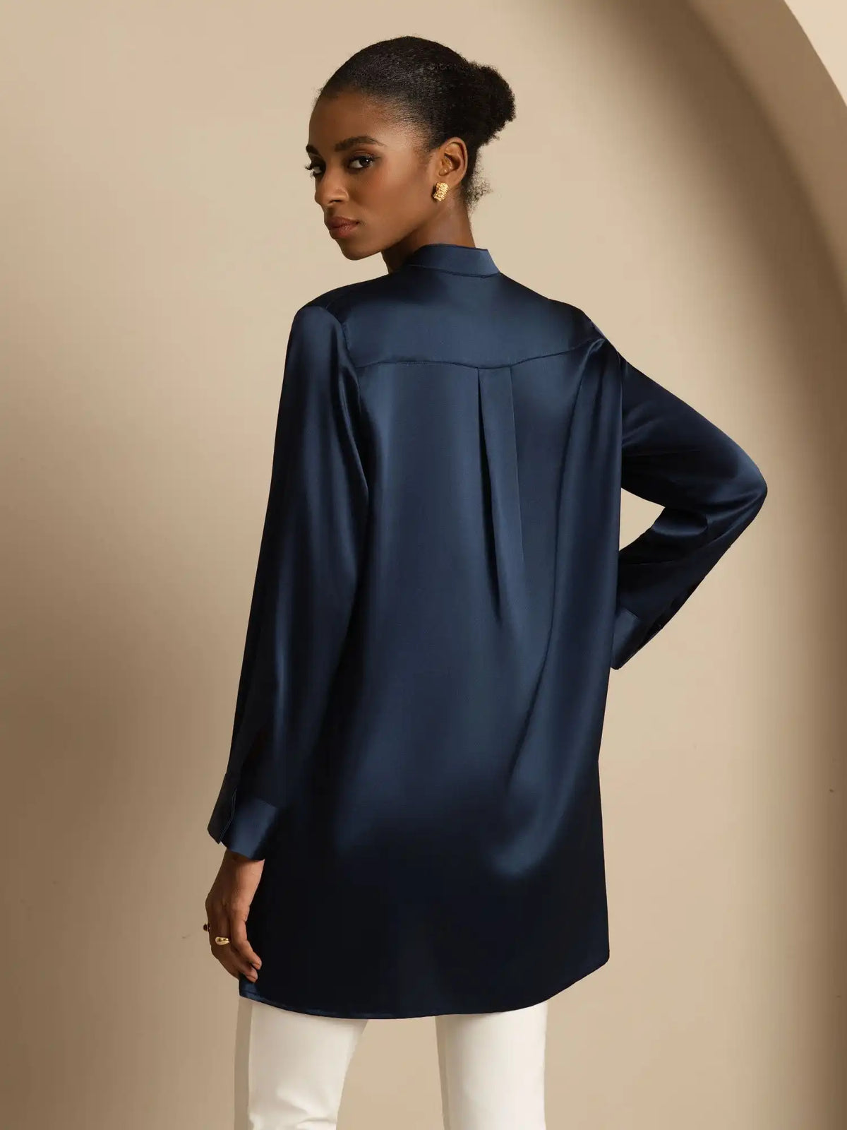 19Momme Silk Women’s  Stand Collar High-Low Blouse With Button Detail