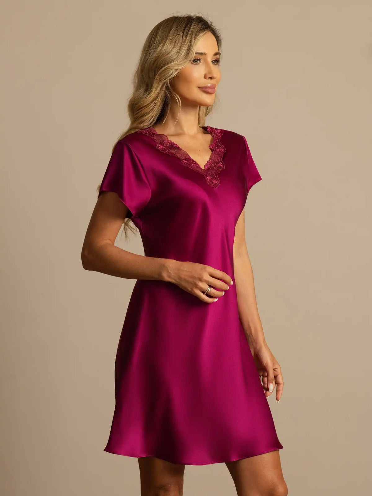 100% Mulberry Silk Short Sleeve Lace V-neck Short Nightgown with Split Hem