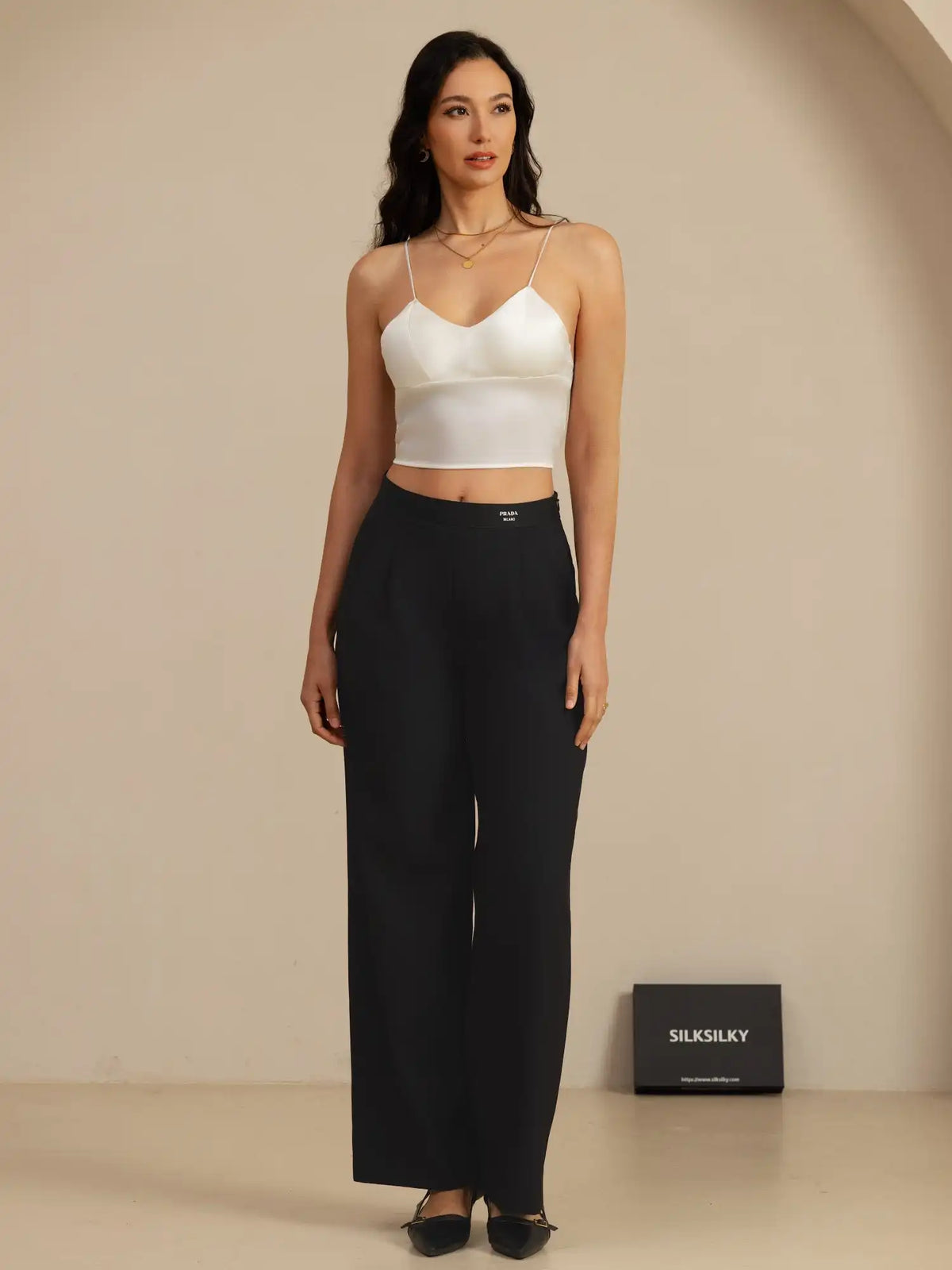 19Momme Silk Crop Top Spaghetti Strap V Neck Camisoles with Built-in Bra