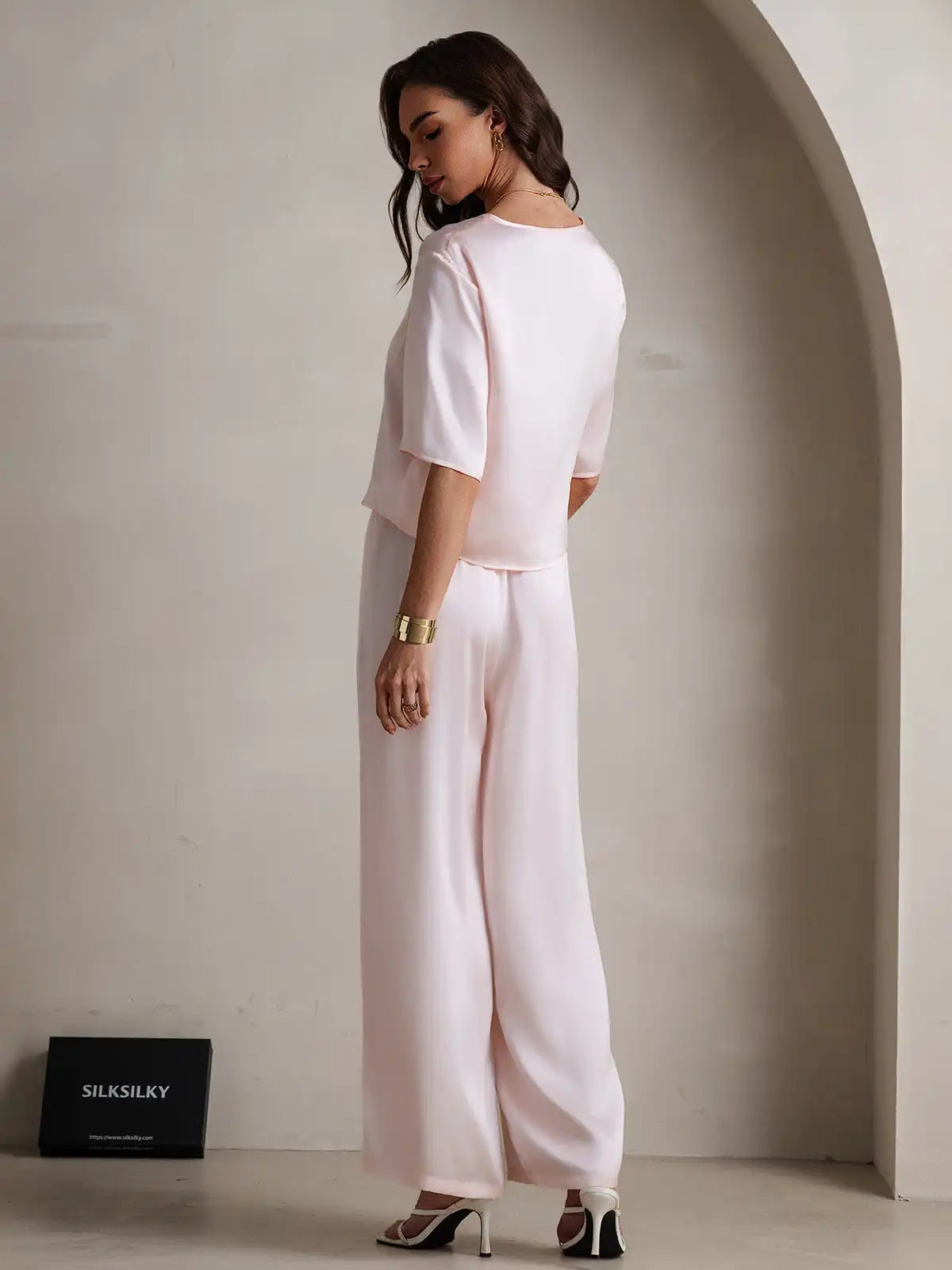 Women's 100% Mulberry Silk Half Sleeve Round Neck Pajamas Set