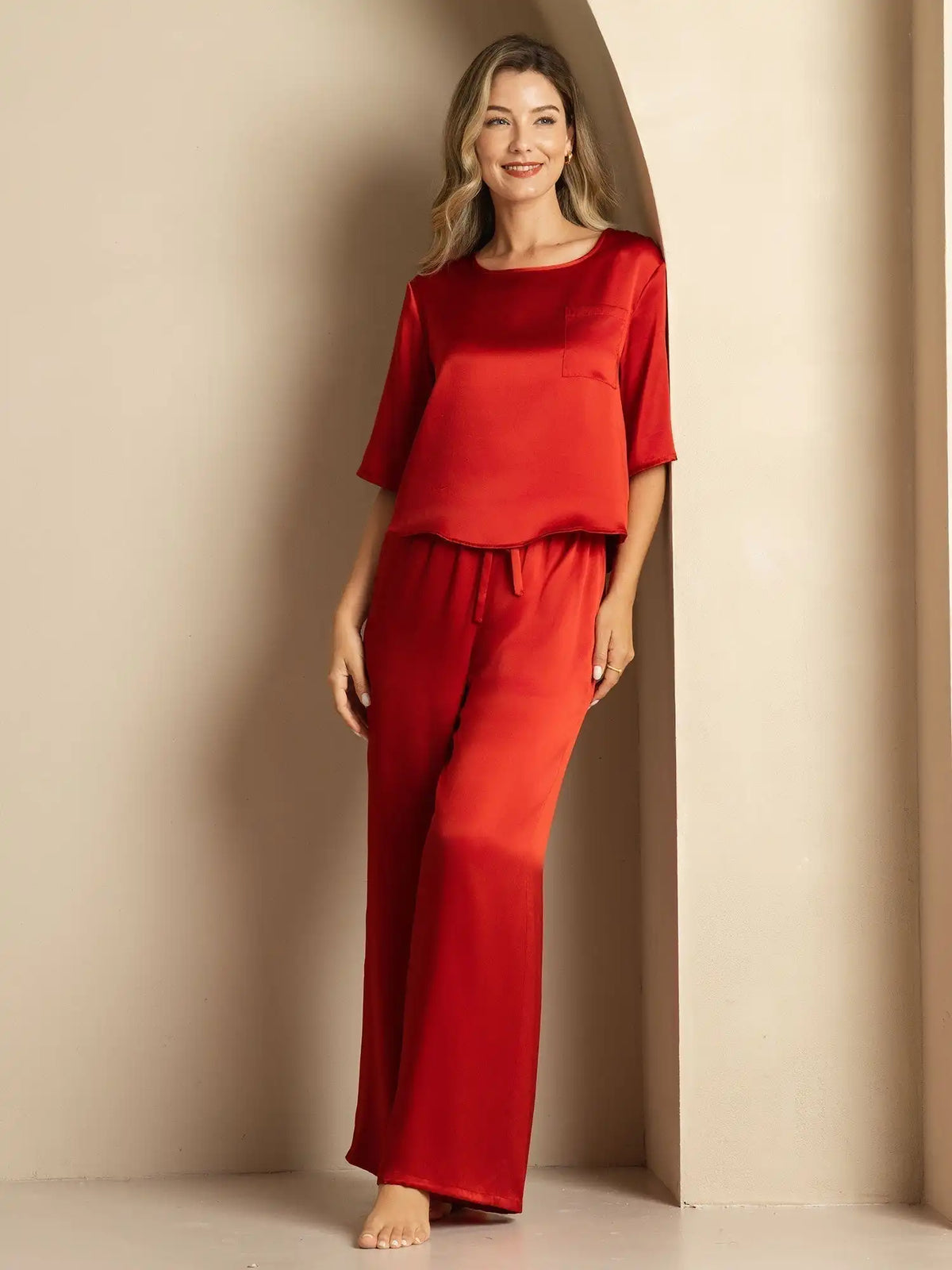 Women's 100% Mulberry Silk Half Sleeve Round Neck Pajamas Set