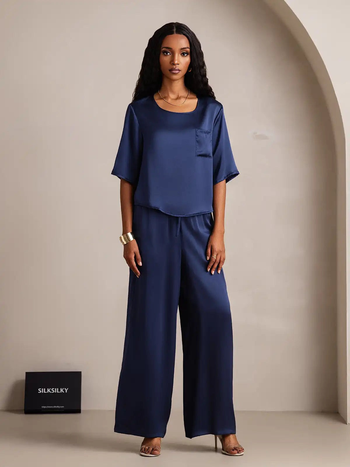 Women's 100% Mulberry Silk Half Sleeve Round Neck Pajamas Set
