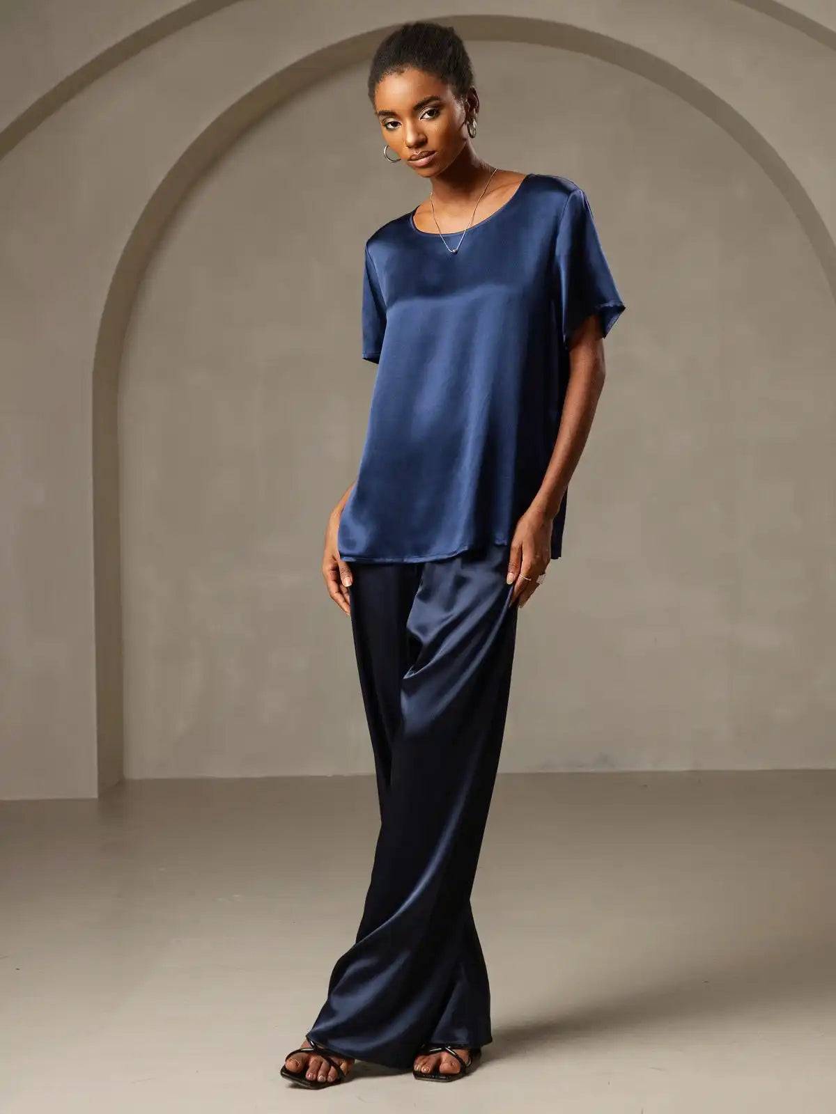 Clearance - Women's Pure Silk Short Sleeve Round Neck T-Shirt