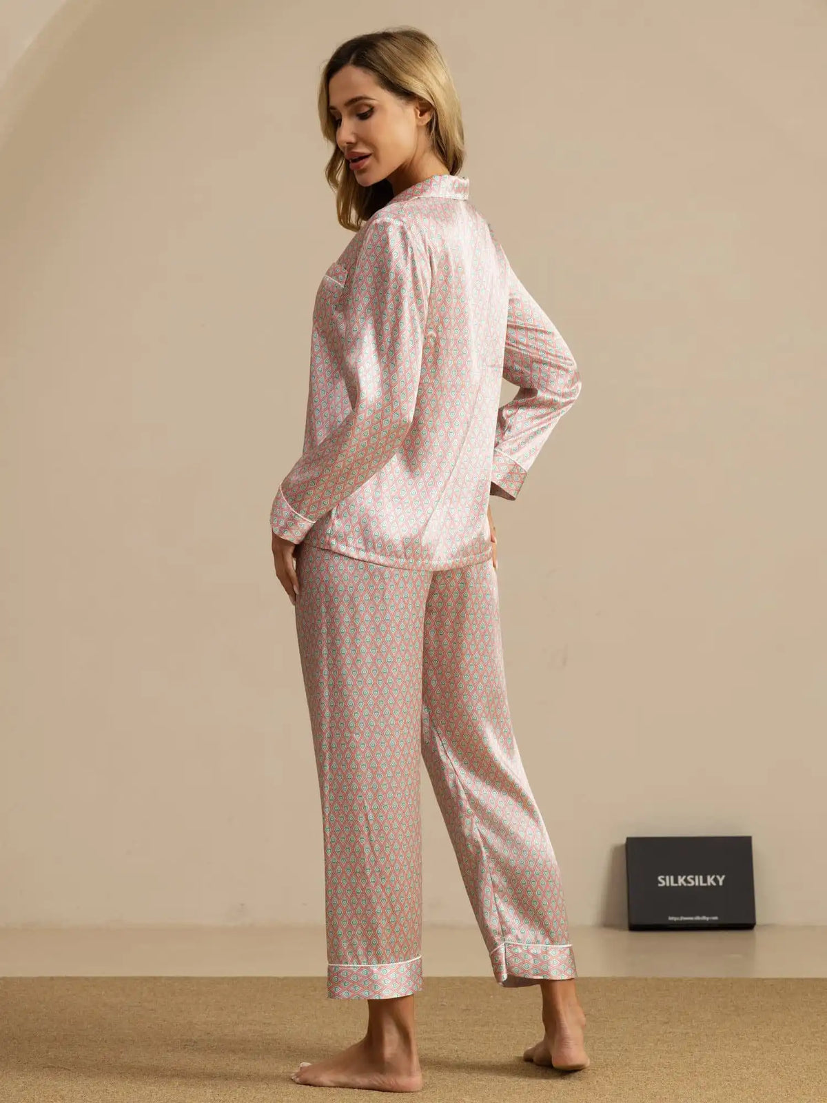 Women's 100% Mulberry Silk Geometric Print Long Sleeve Pajamas Set With Pants