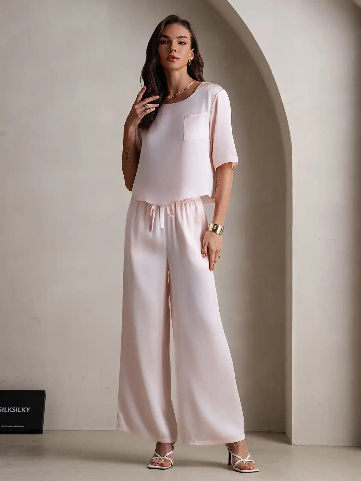 Women's 100% Mulberry Silk Half Sleeve Round Neck Pajamas Set