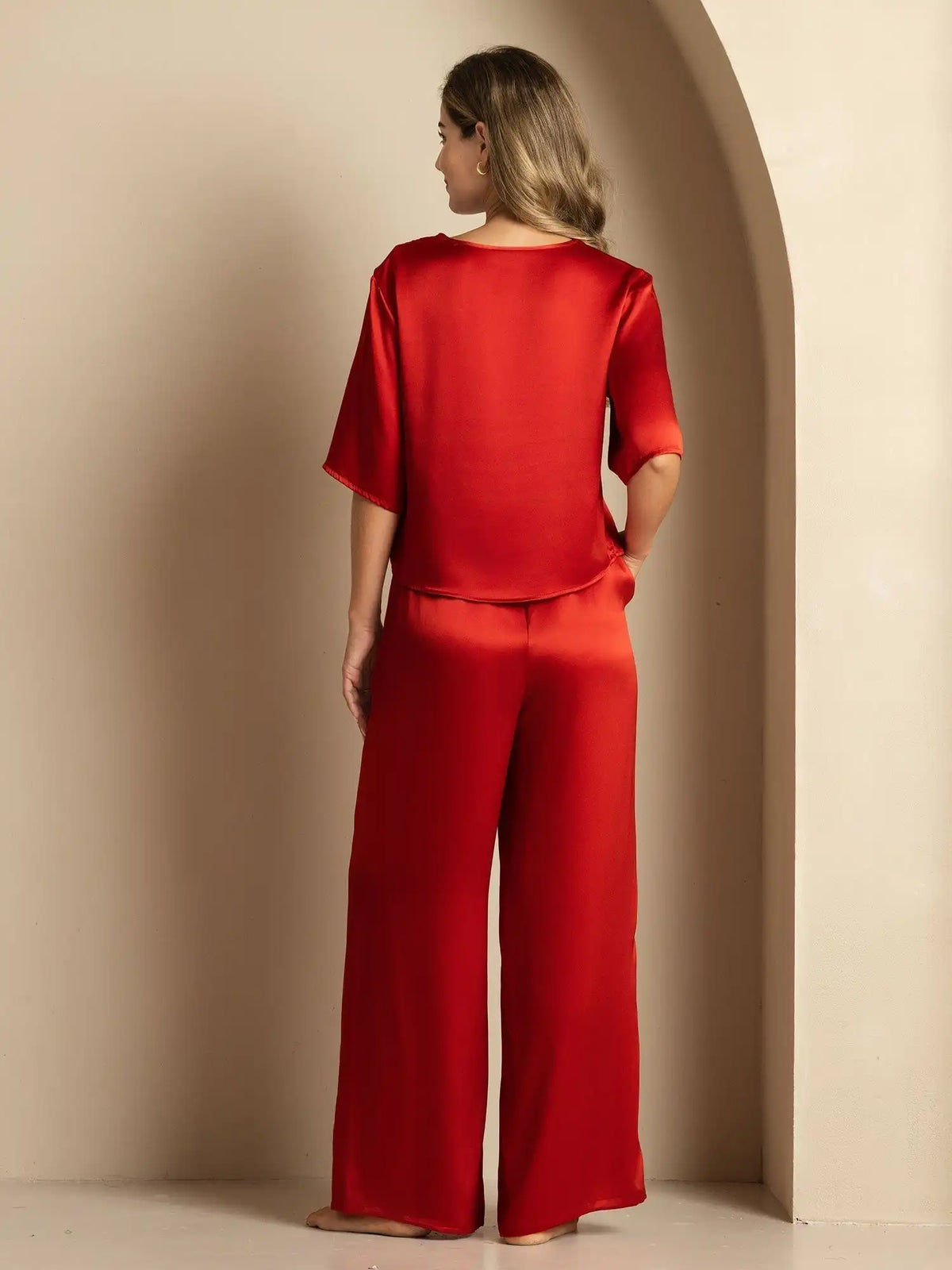 Women's 100% Mulberry Silk Half Sleeve Round Neck Pajamas Set
