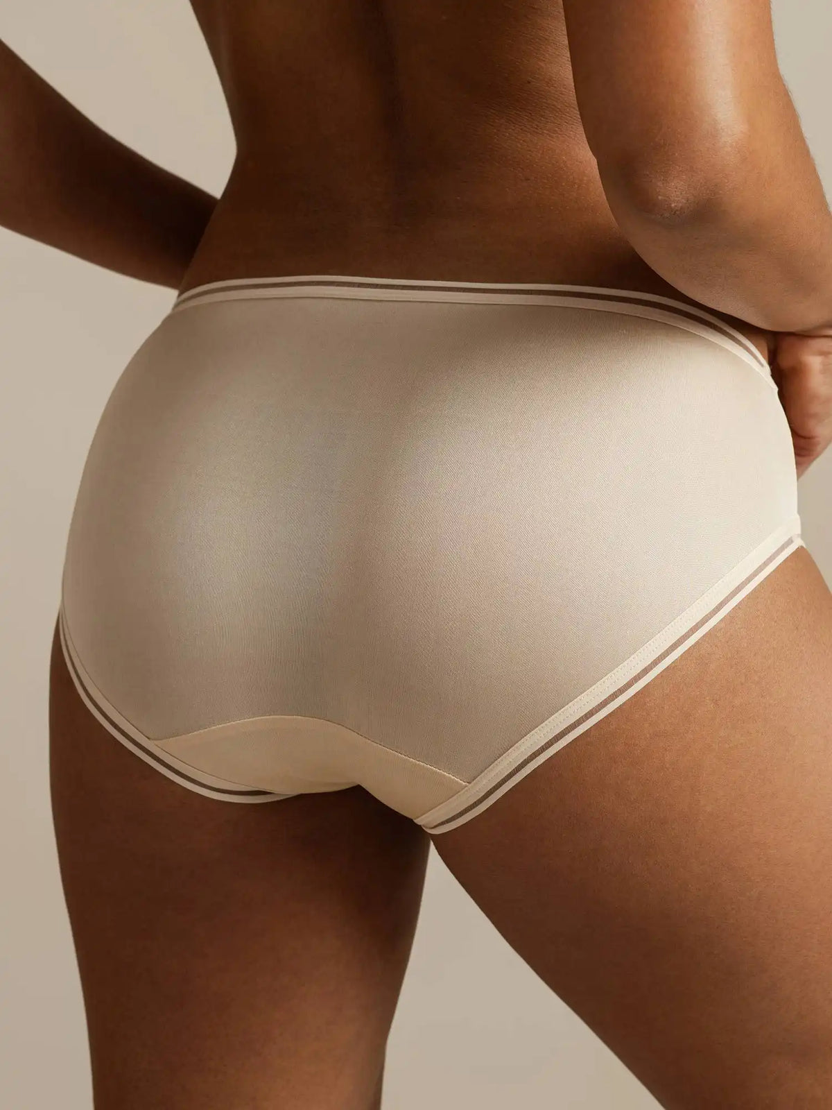 100% Mulberry Silk Seamless Ultra-Smooth Mesh Edge Panty