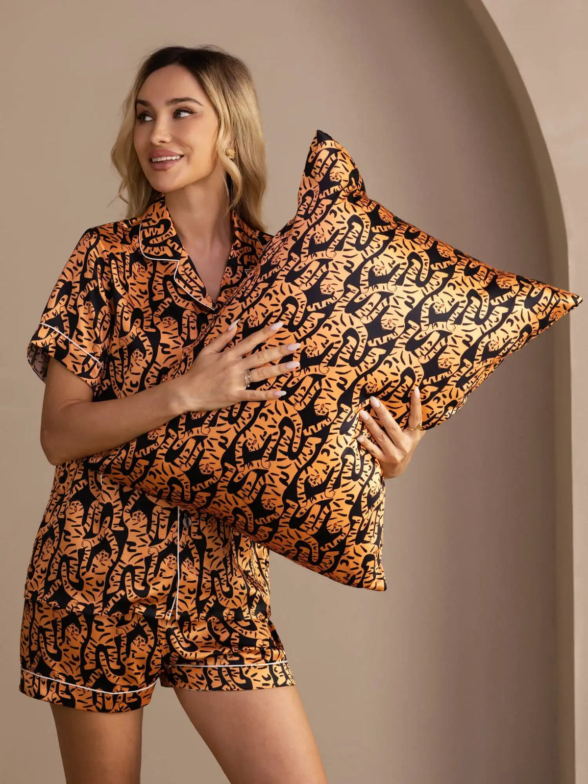 19 Momme Artistic Printed 100% Mulberry Silk Pillowcase – Envelope Closure