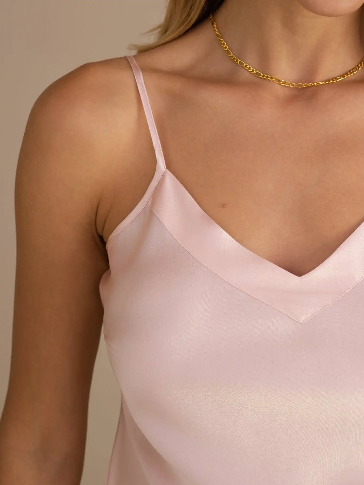100% Mulberry Silk Women''s Adjustable Spaghetti Strap V Neck Camisole Top