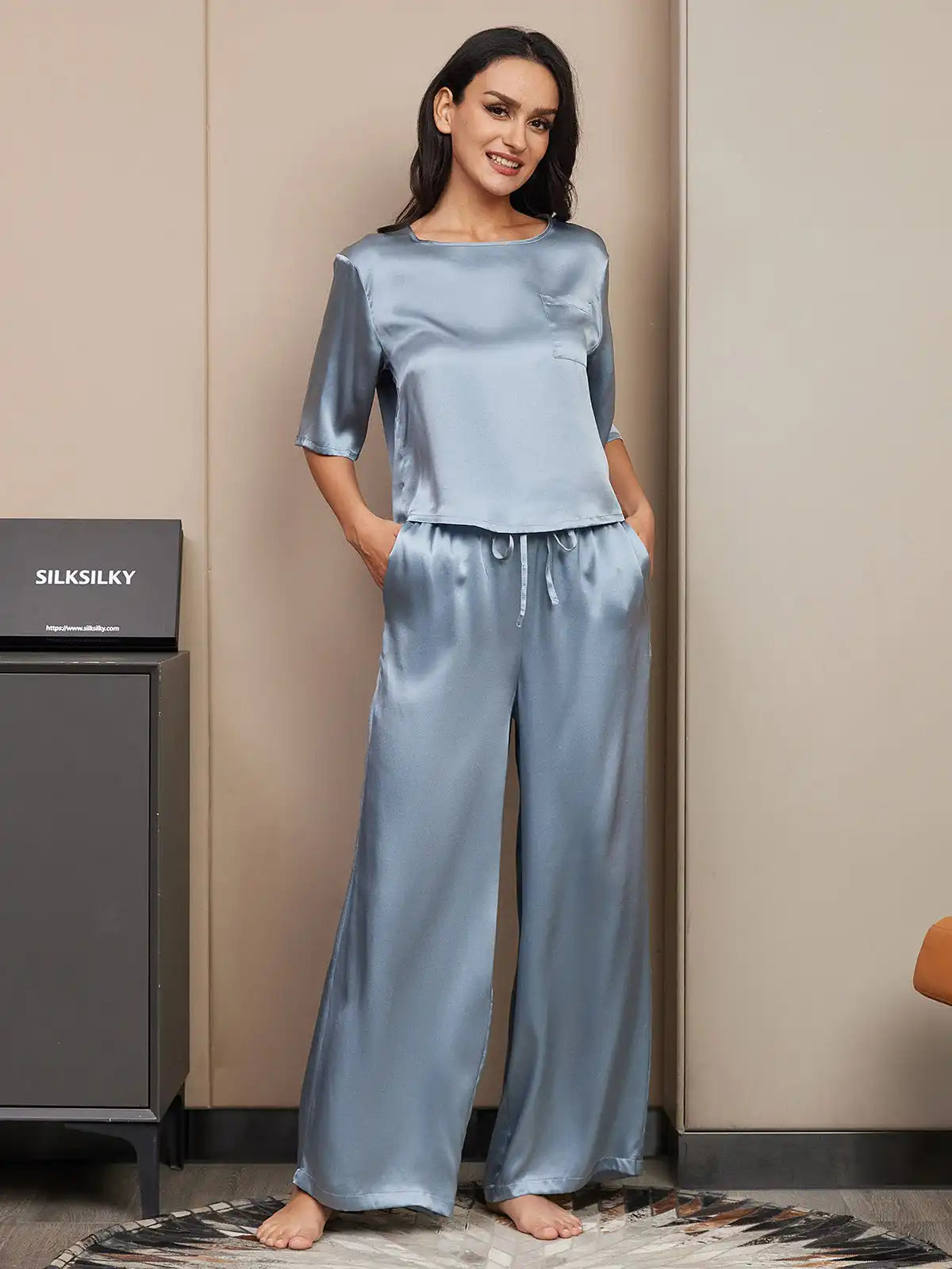 Women's 100% Mulberry Silk Half Sleeve Round Neck Pajamas Set