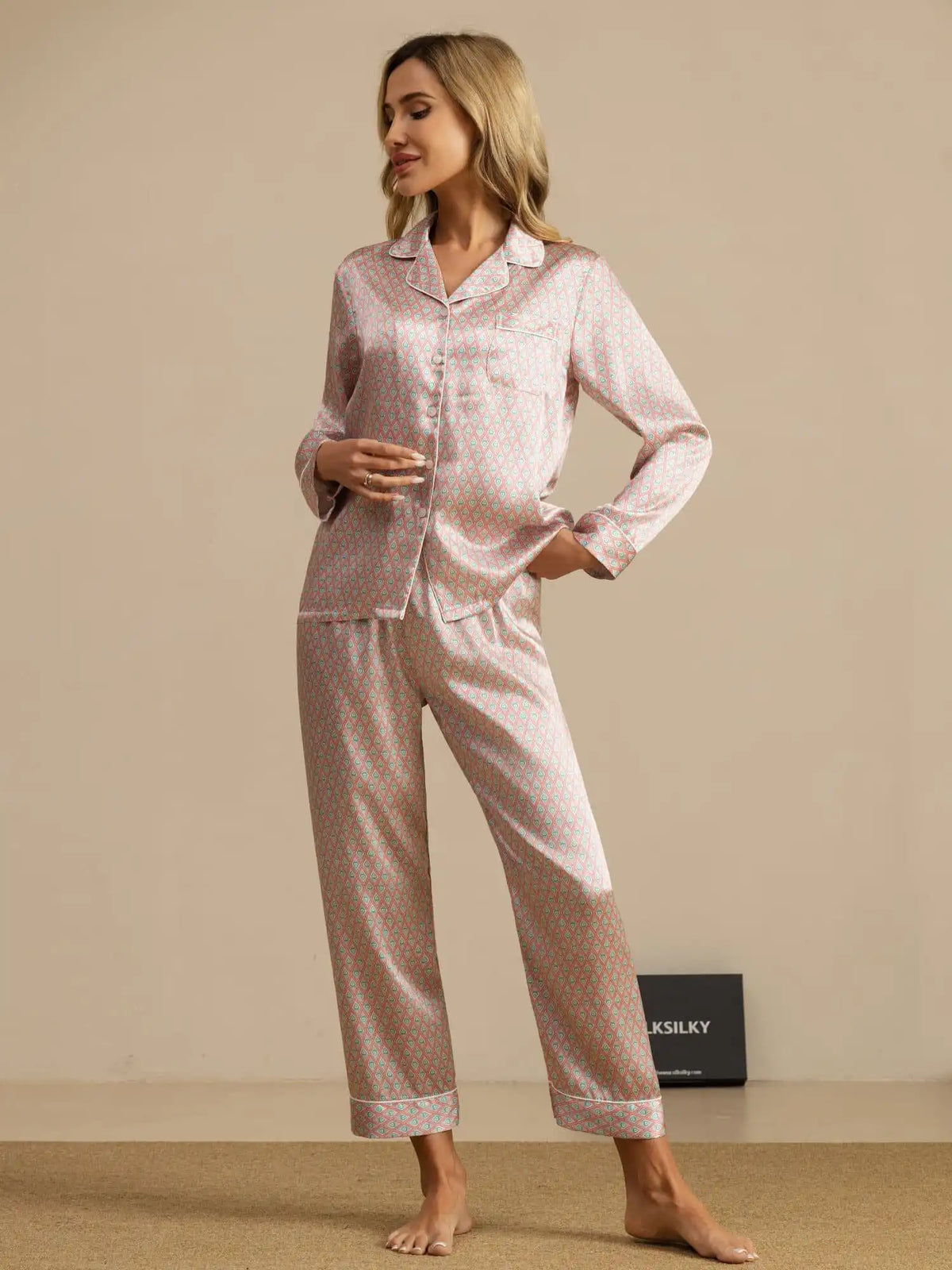 Women's 100% Mulberry Silk Geometric Print Long Sleeve Pajamas Set With Pants