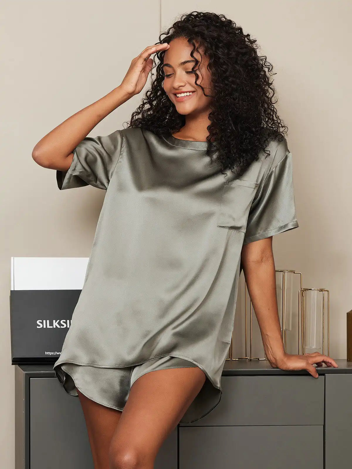 100% Mulberry Silk Short Sleeve Round Neck Women's Pajamas Set