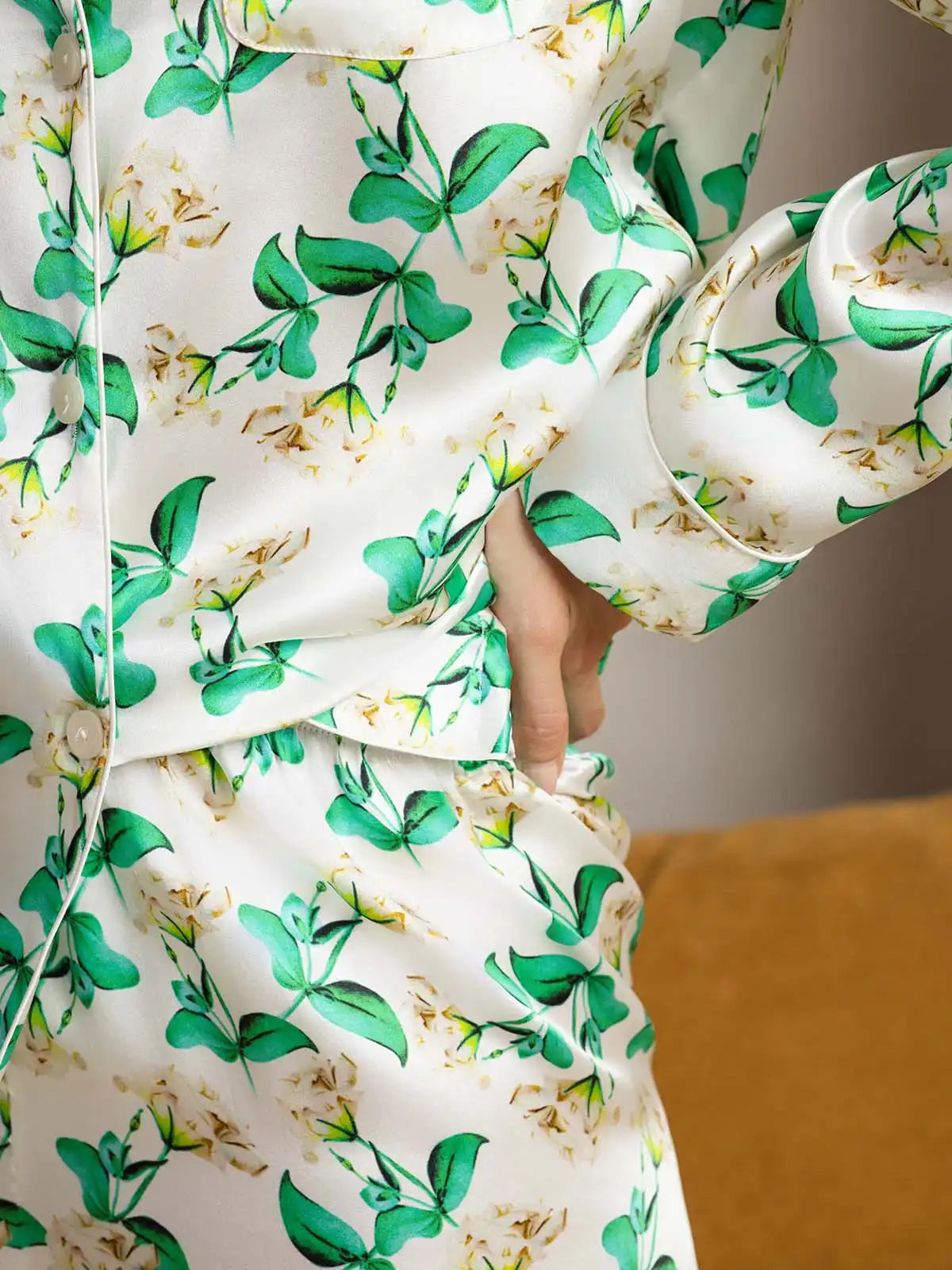 Clearance - Women's Pure Silk Green Floral Print Long Sleeve Notch Collar Pajamas Set