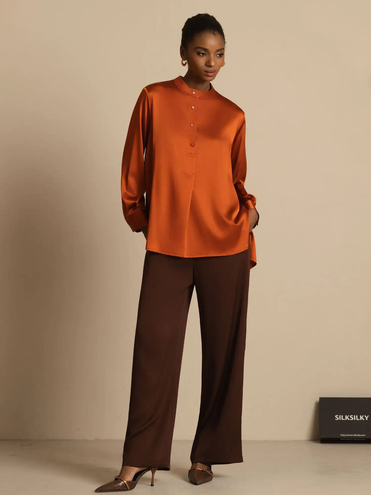 19Momme Silk Women’s  Stand Collar High-Low Blouse With Button Detail