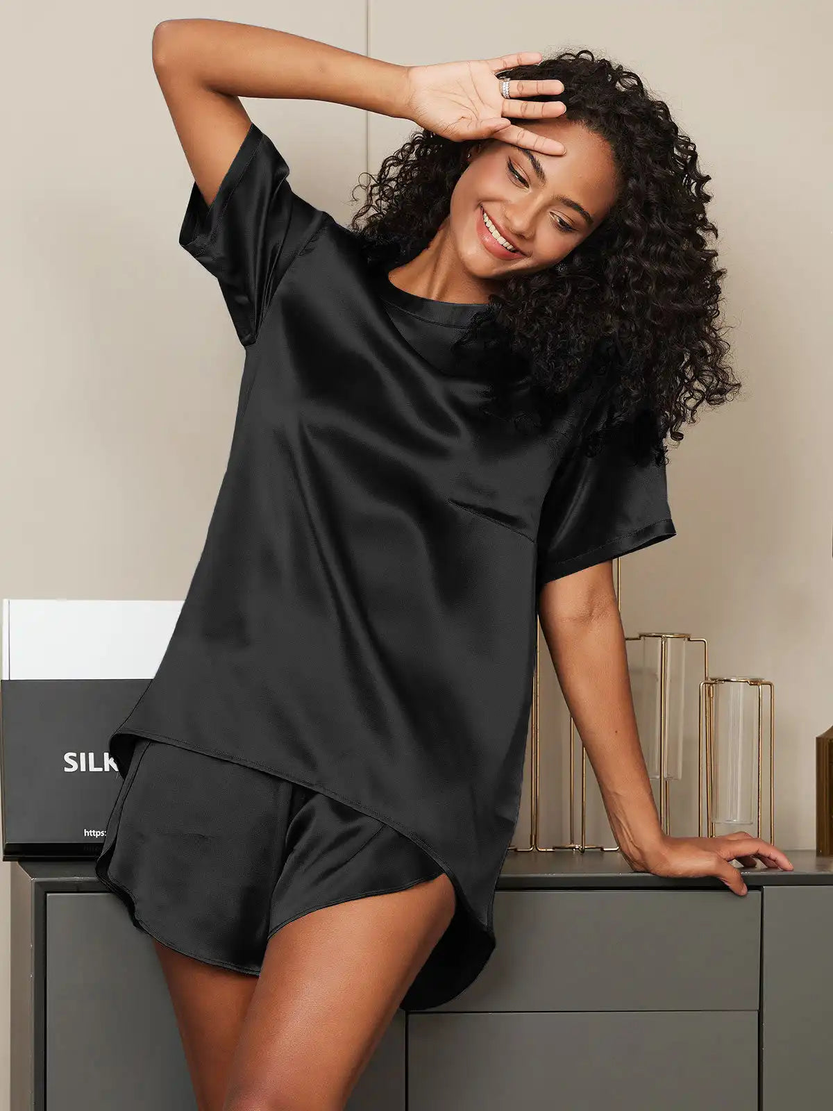100% Mulberry Silk Short Sleeve Round Neck Women's Pajamas Set