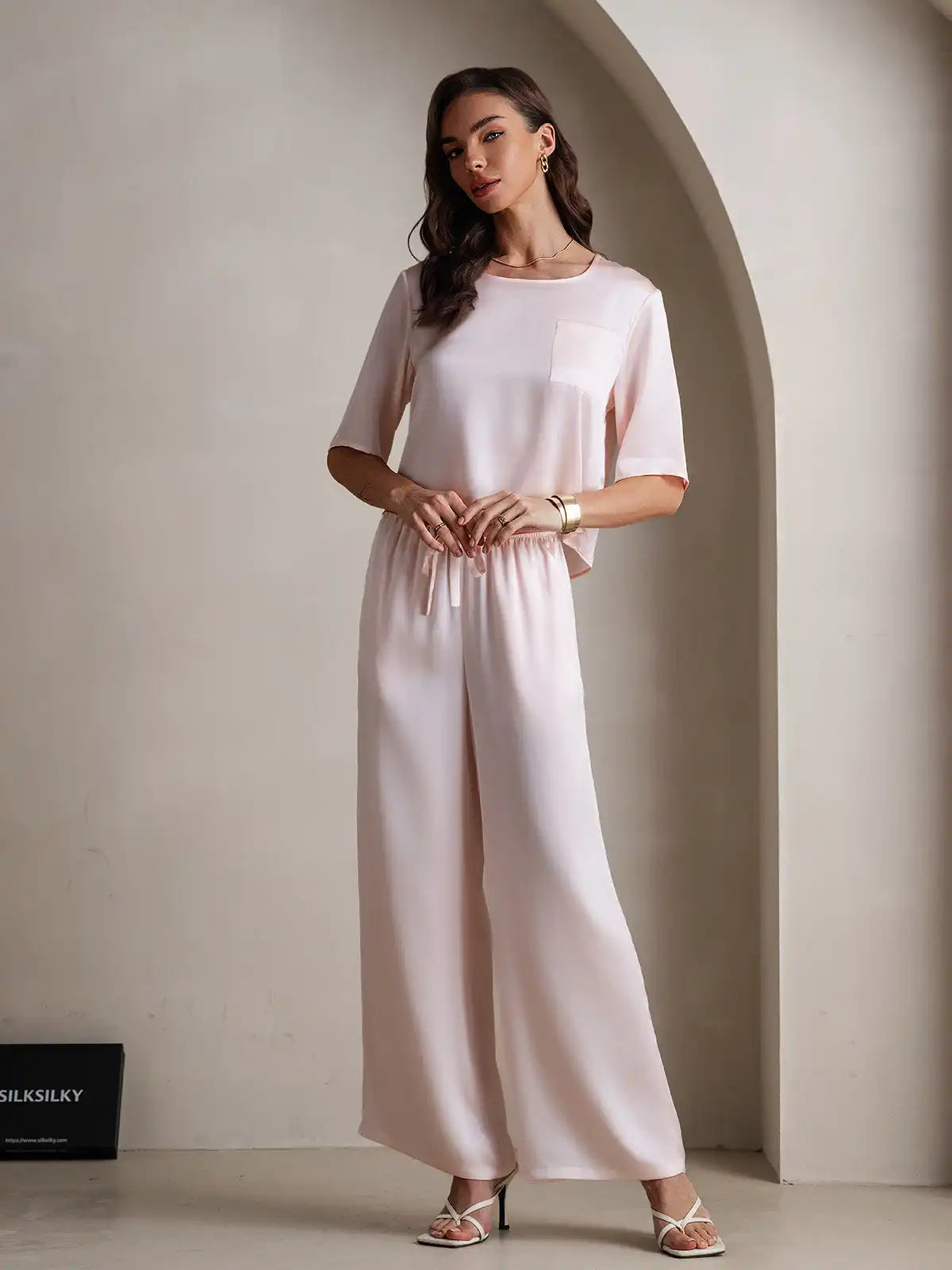 Women's 100% Mulberry Silk Half Sleeve Round Neck Pajamas Set