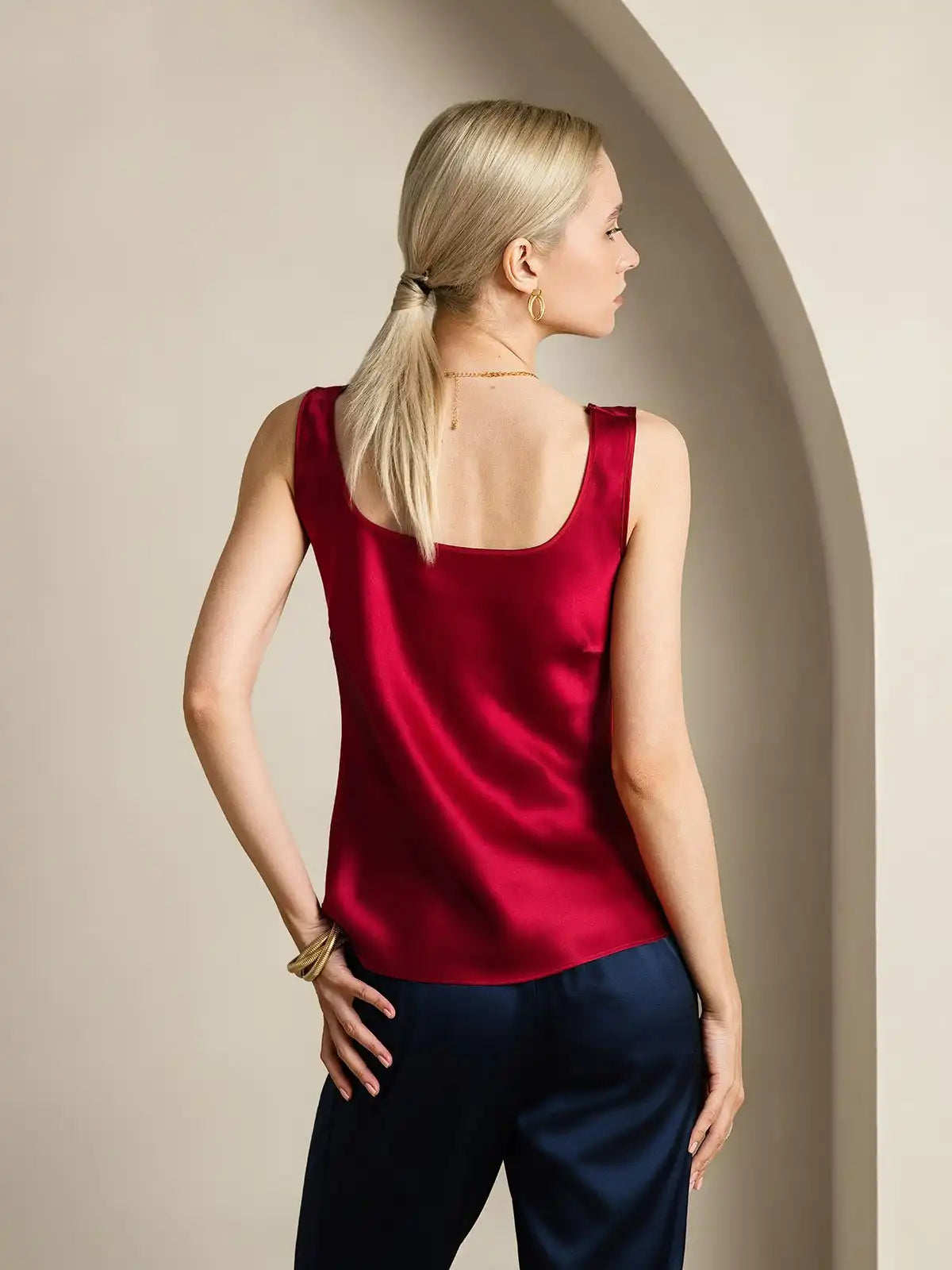 19Momme Silk Sleeveless U Neck Women's Tank Top