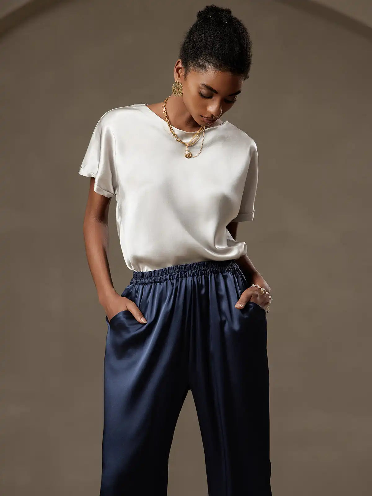 19Momme Silk Short Sleeve Boat Neck Cuffed Sleeve Women's T-Shirt
