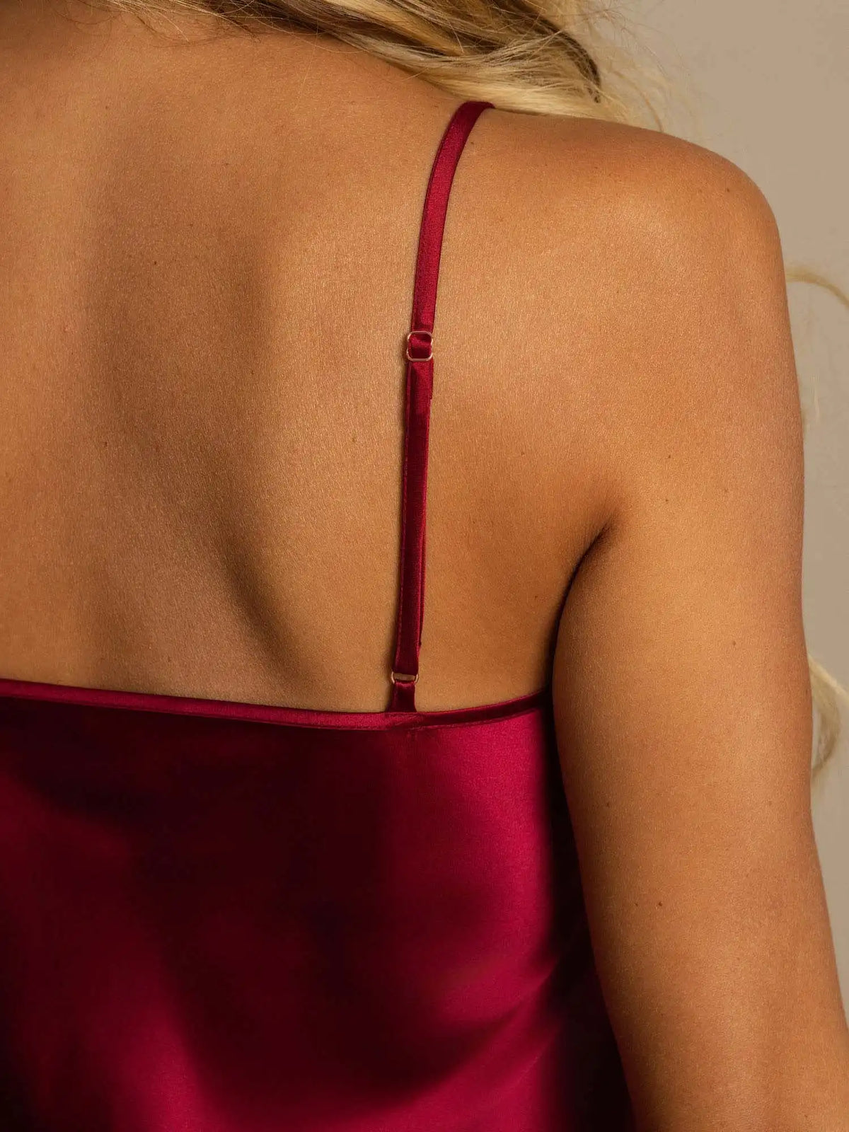 100% Mulberry Silk Spaghetti Strap V-neck Short Nightgown