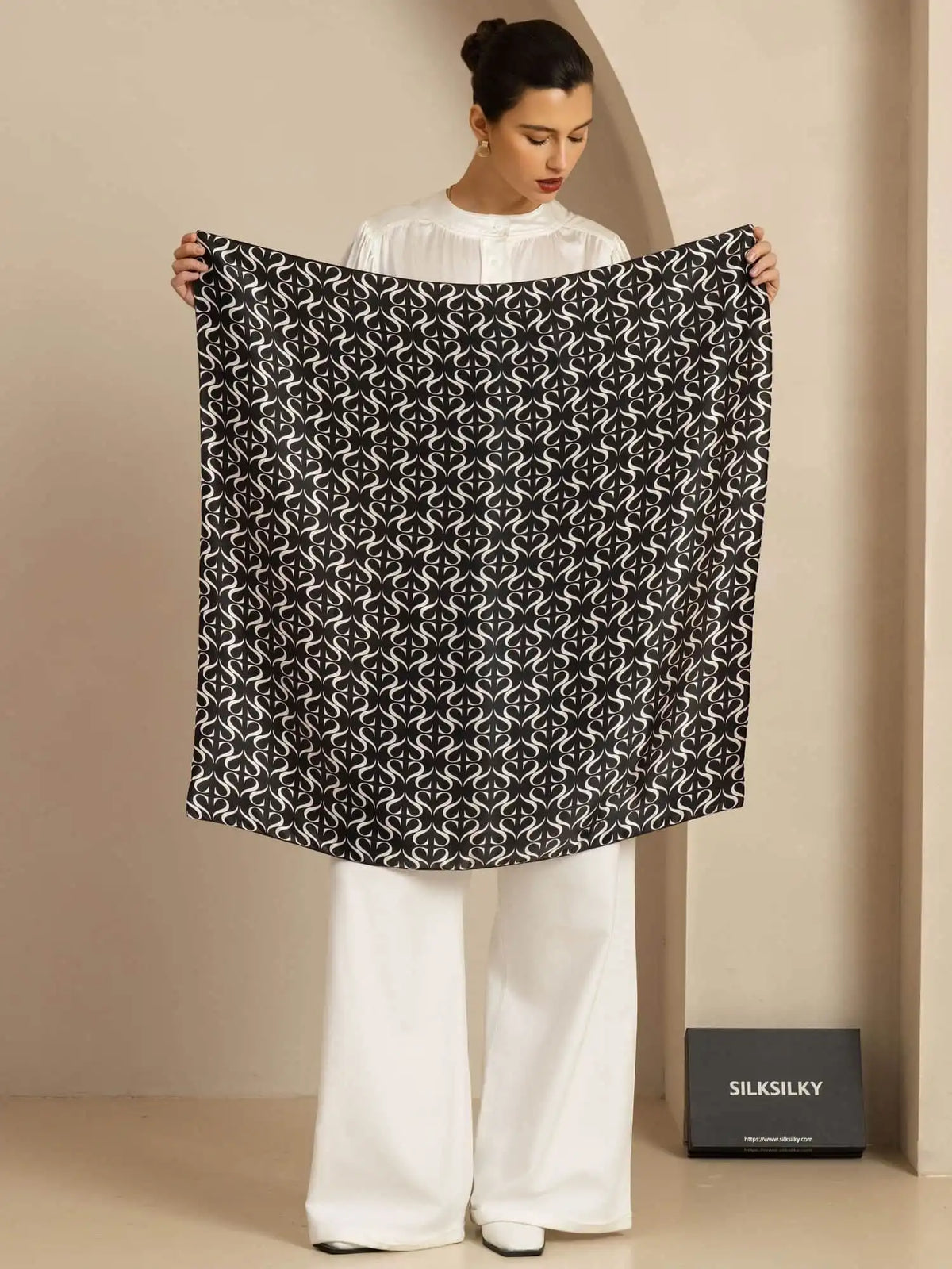 100% Mulberry Silk S Square Scarf - Size 90x90cm