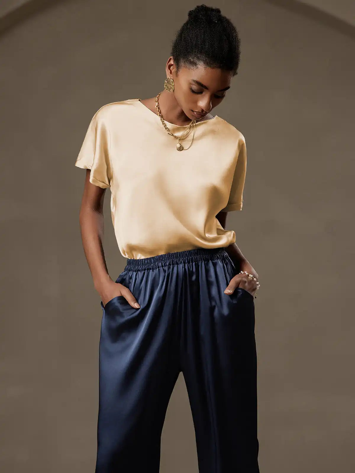 19Momme Silk Short Sleeve Boat Neck Cuffed Sleeve Women's T-Shirt