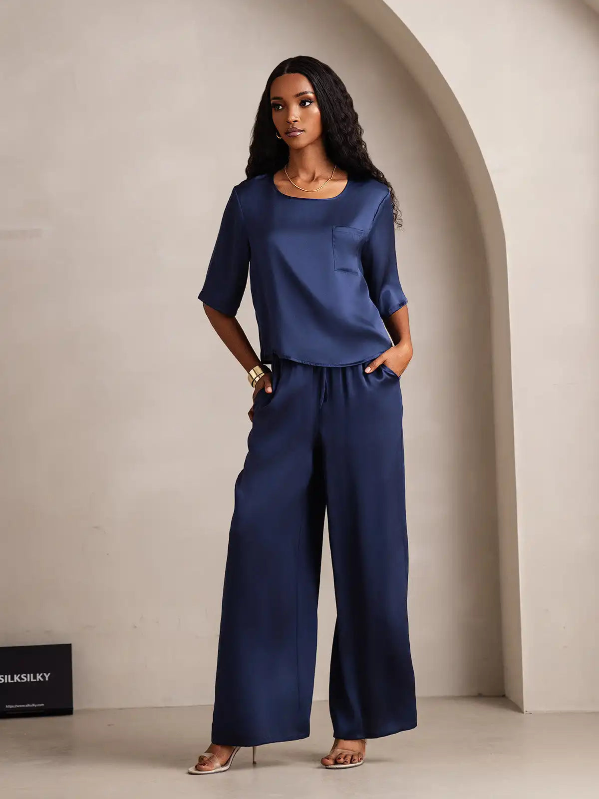 Women's 100% Mulberry Silk Half Sleeve Round Neck Pajamas Set