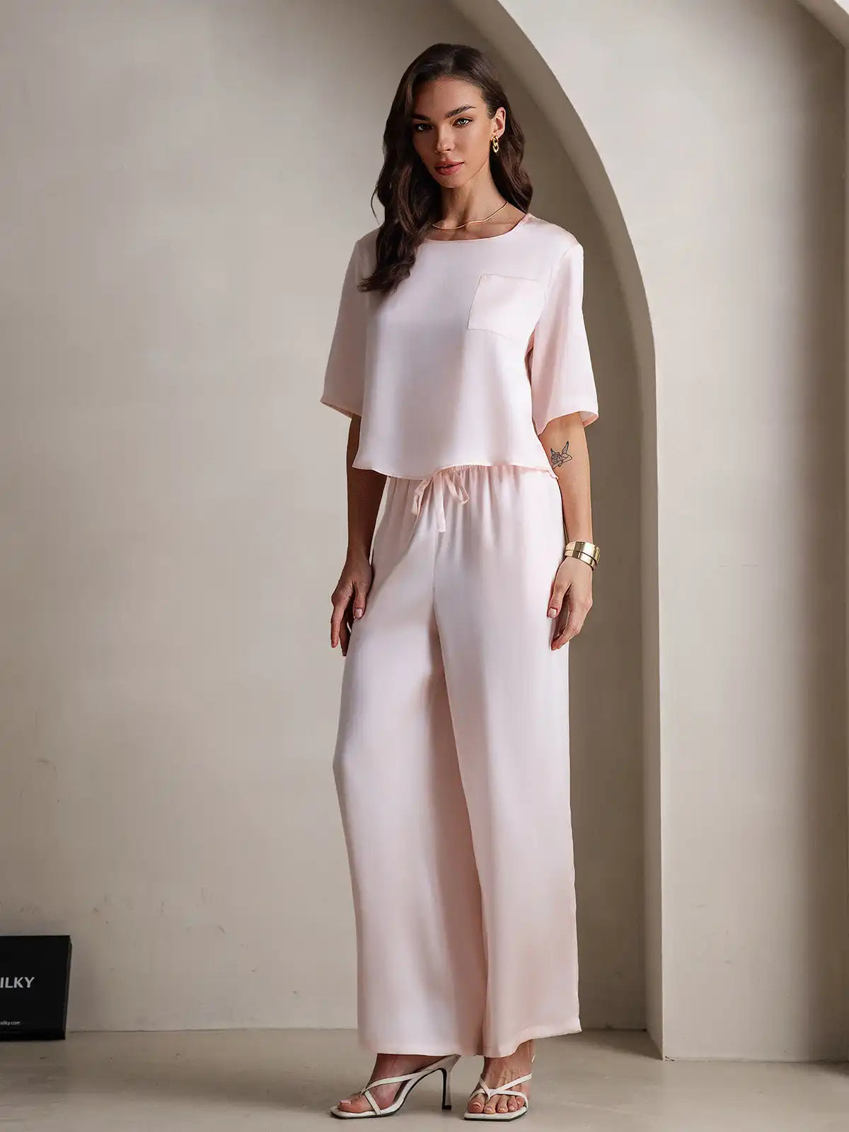 Women's 100% Mulberry Silk Half Sleeve Round Neck Pajamas Set