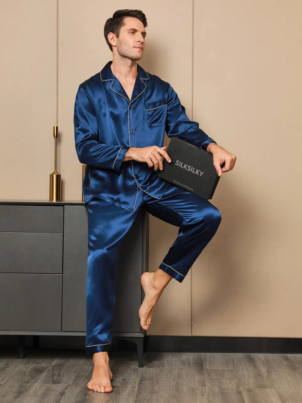 100% Mulberry Silk Long Sleeve Notch Collar Men's Pajamas Set with Button Up Design