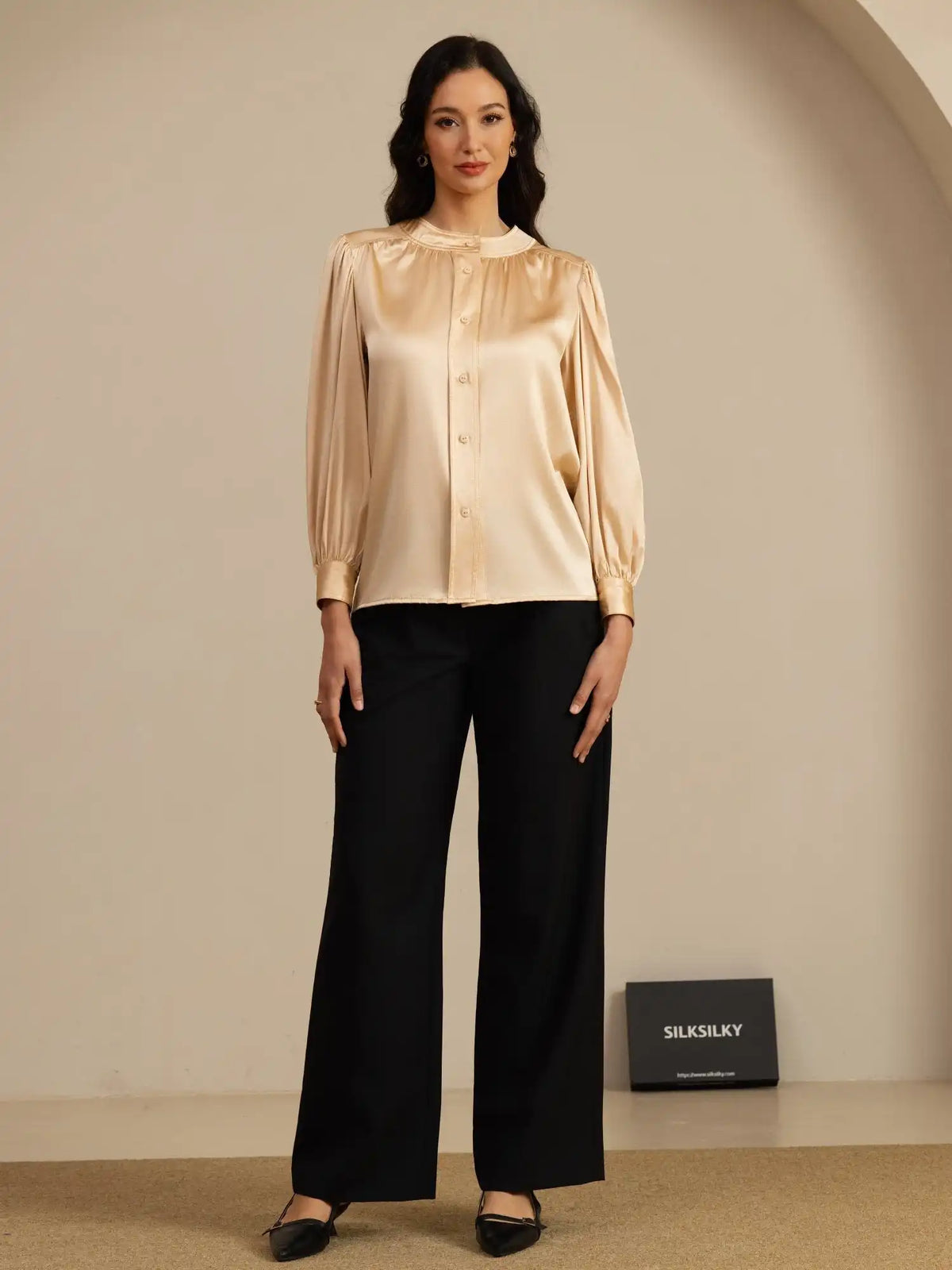 Clearance - 19Momme Silk Women's Round Neck Lantern Sleeve Blouse With Button Closure