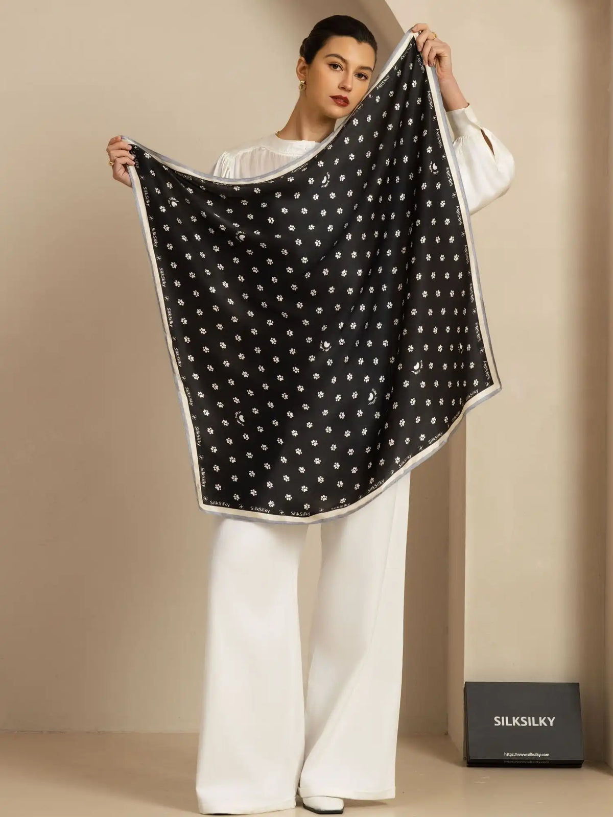 100% Mulberry Silk Paw Print Square Scarf - Size 90x90cm