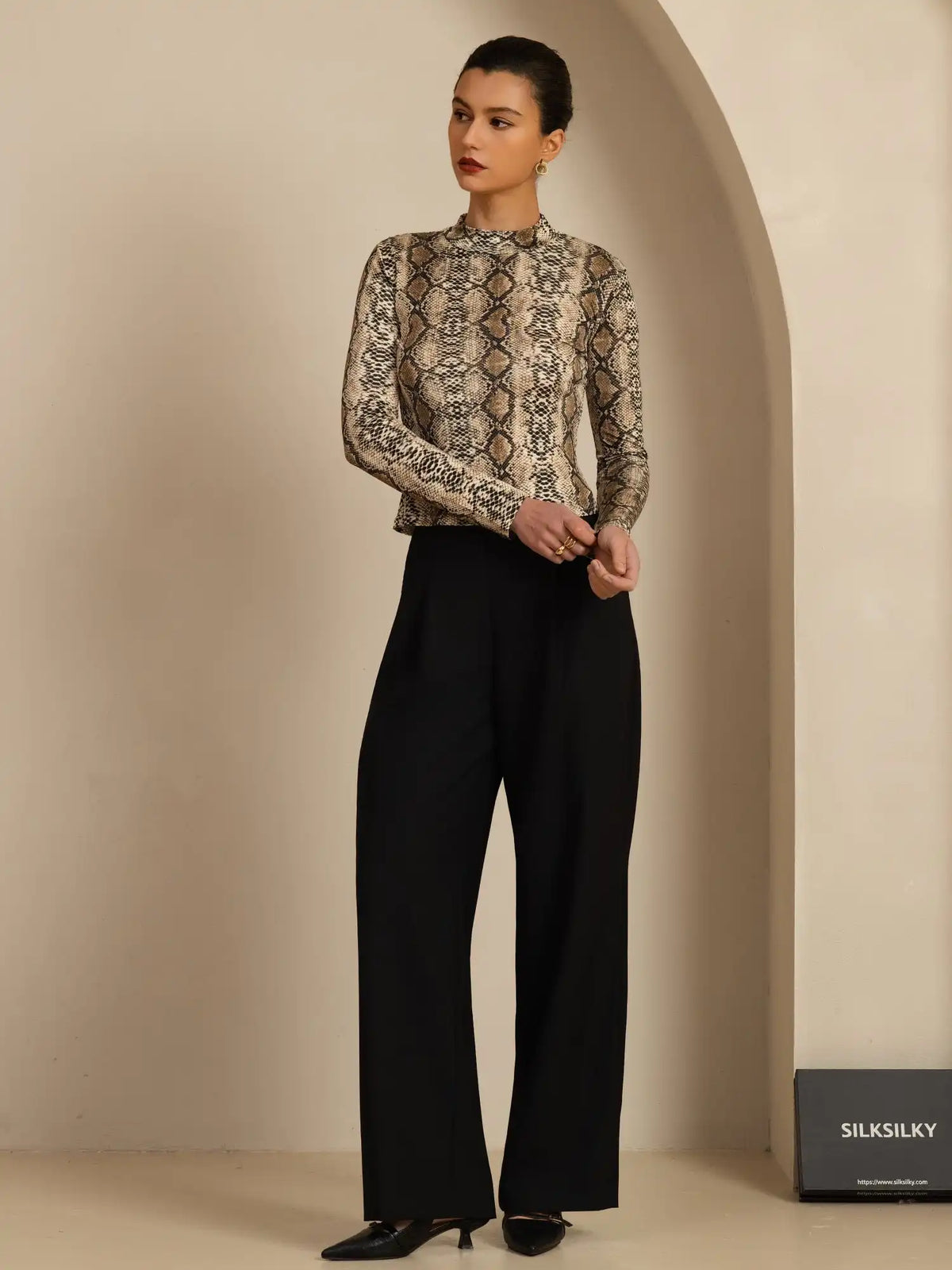 100% Mulberry Silk Wild Animal Print Women's Long Sleeve Mock Neck Top