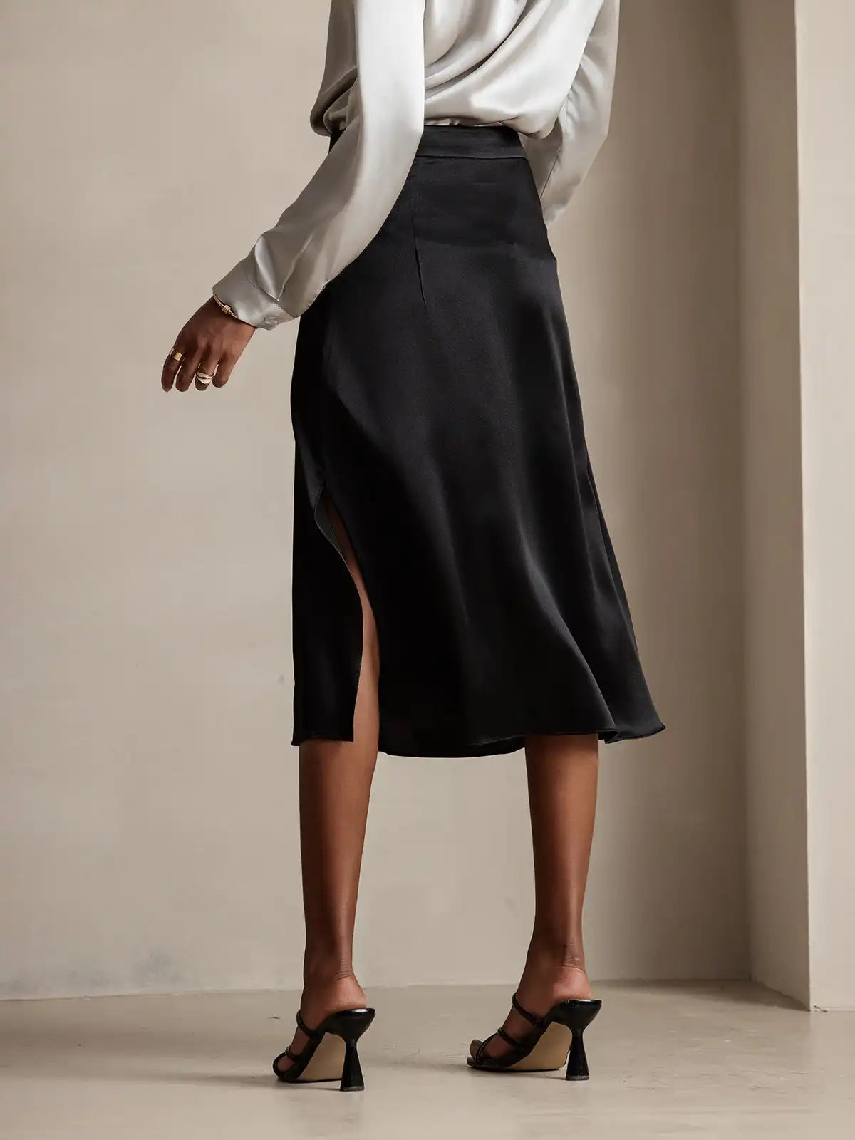 Clearance - 19Momme Silk A Line Long Slit Skirt with Zipper Design