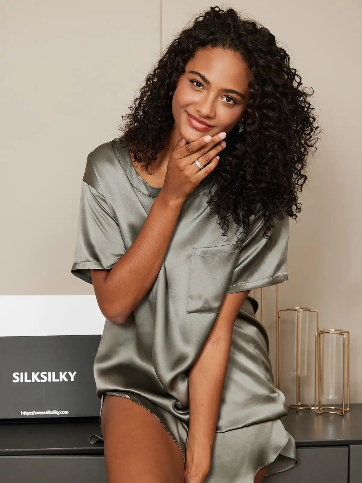 100% Mulberry Silk Short Sleeve Round Neck Women's Pajamas Set