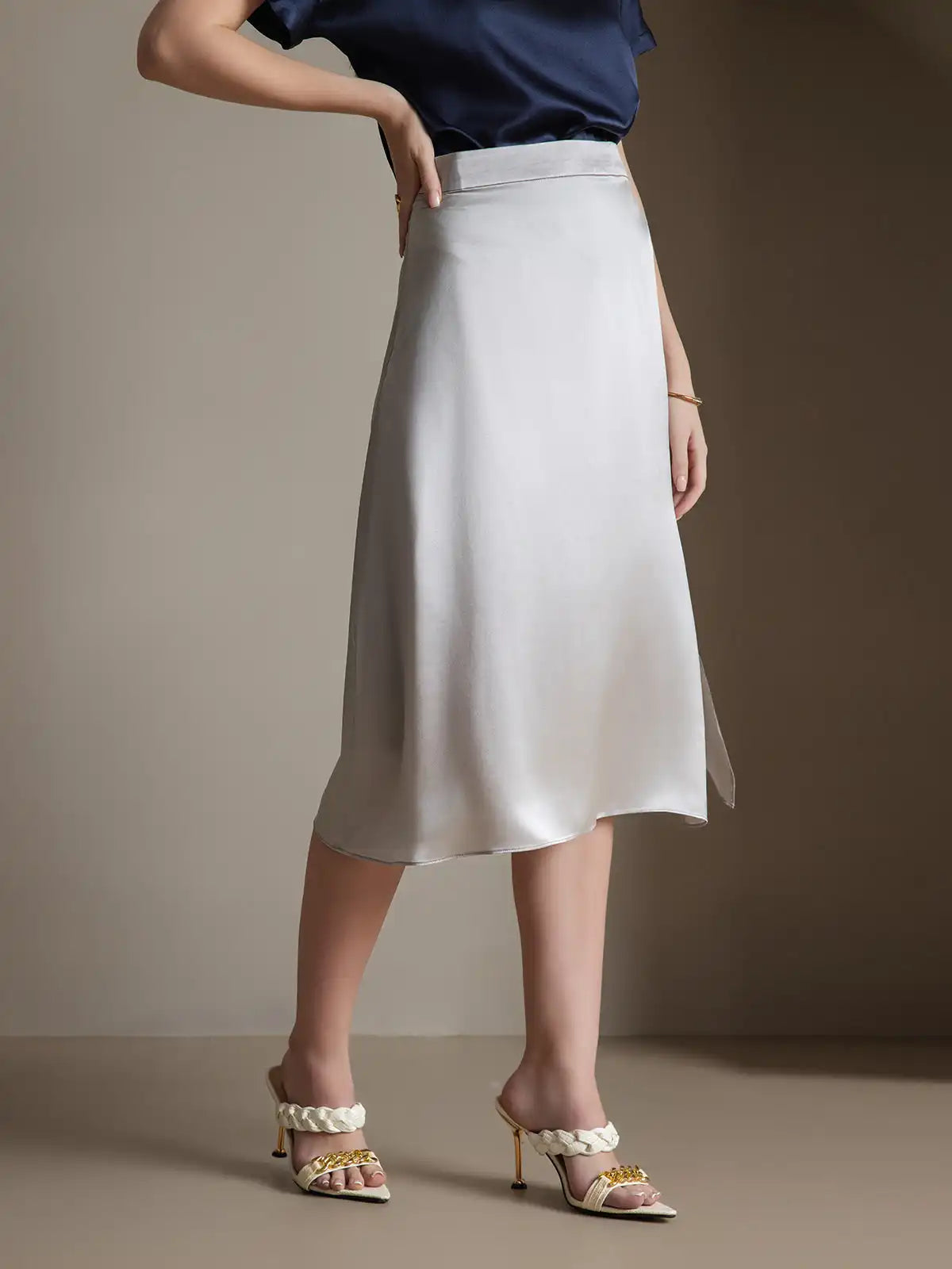 Clearance - 19Momme Silk A Line Long Slit Skirt with Zipper Design