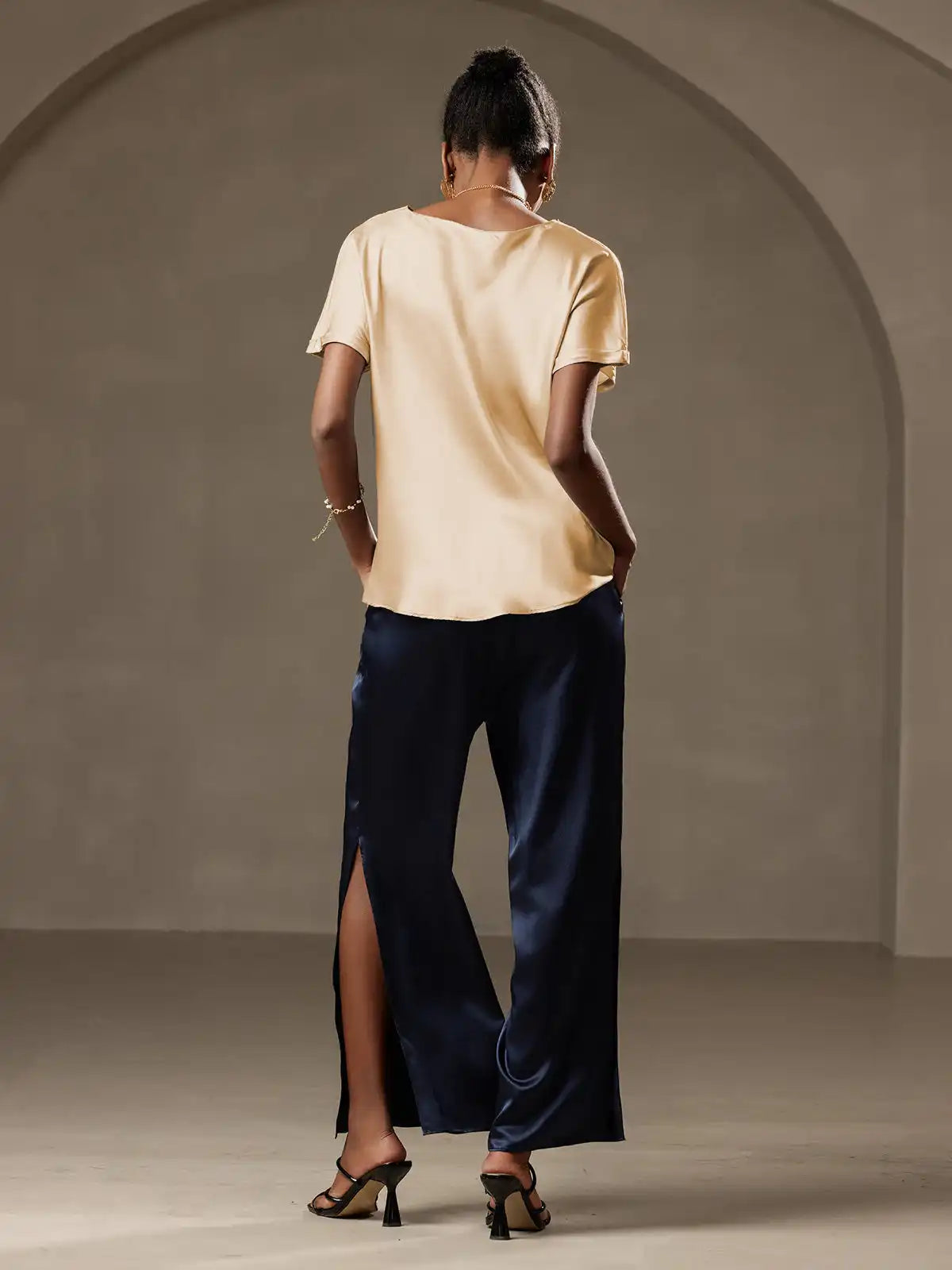 19Momme Silk Short Sleeve Boat Neck Cuffed Sleeve Women's T-Shirt