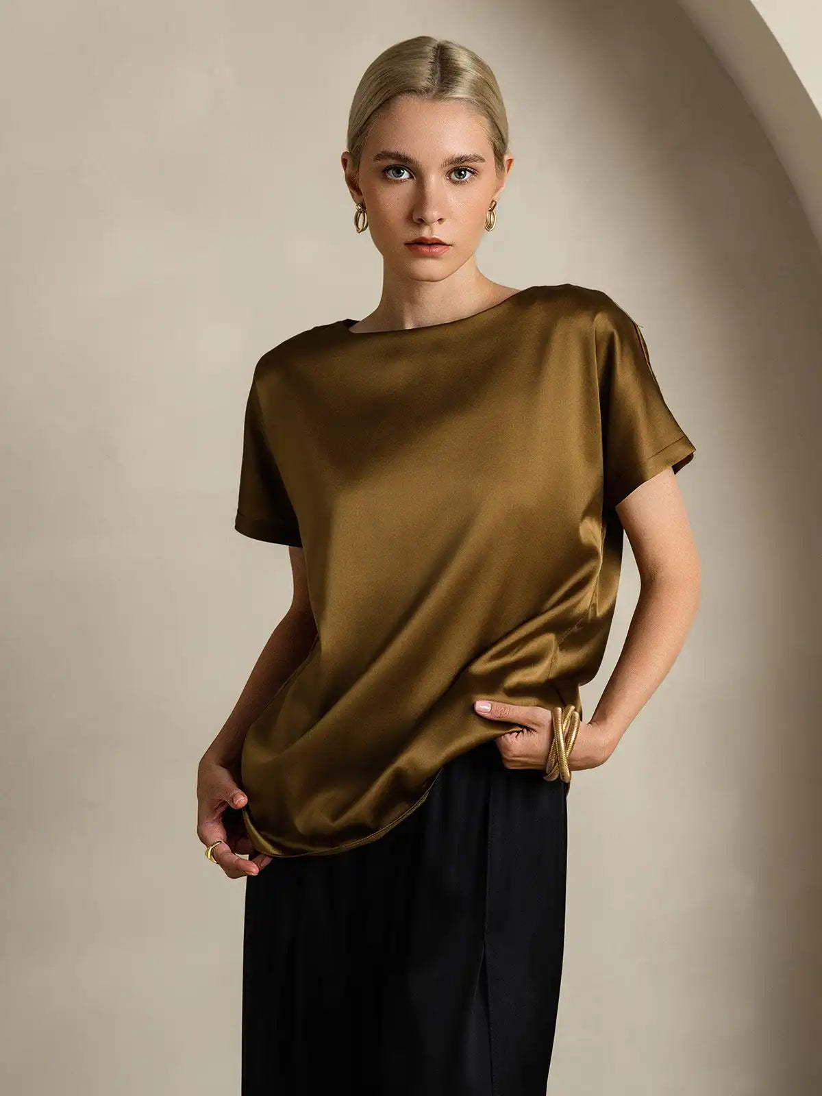 19Momme Silk Short Sleeve Boat Neck Cuffed Sleeve Women's T-Shirt