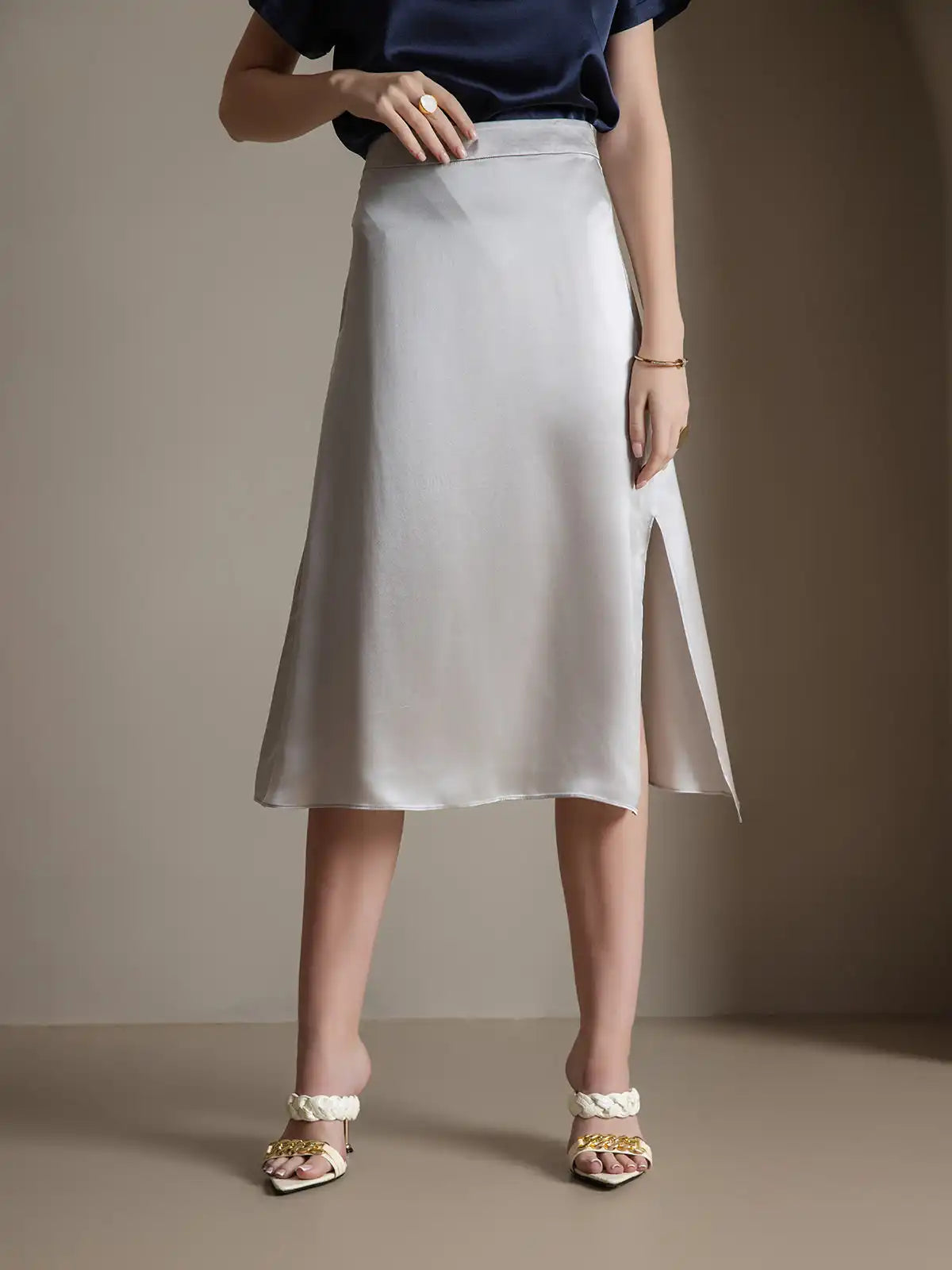 Clearance - 19Momme Silk A Line Long Slit Skirt with Zipper Design