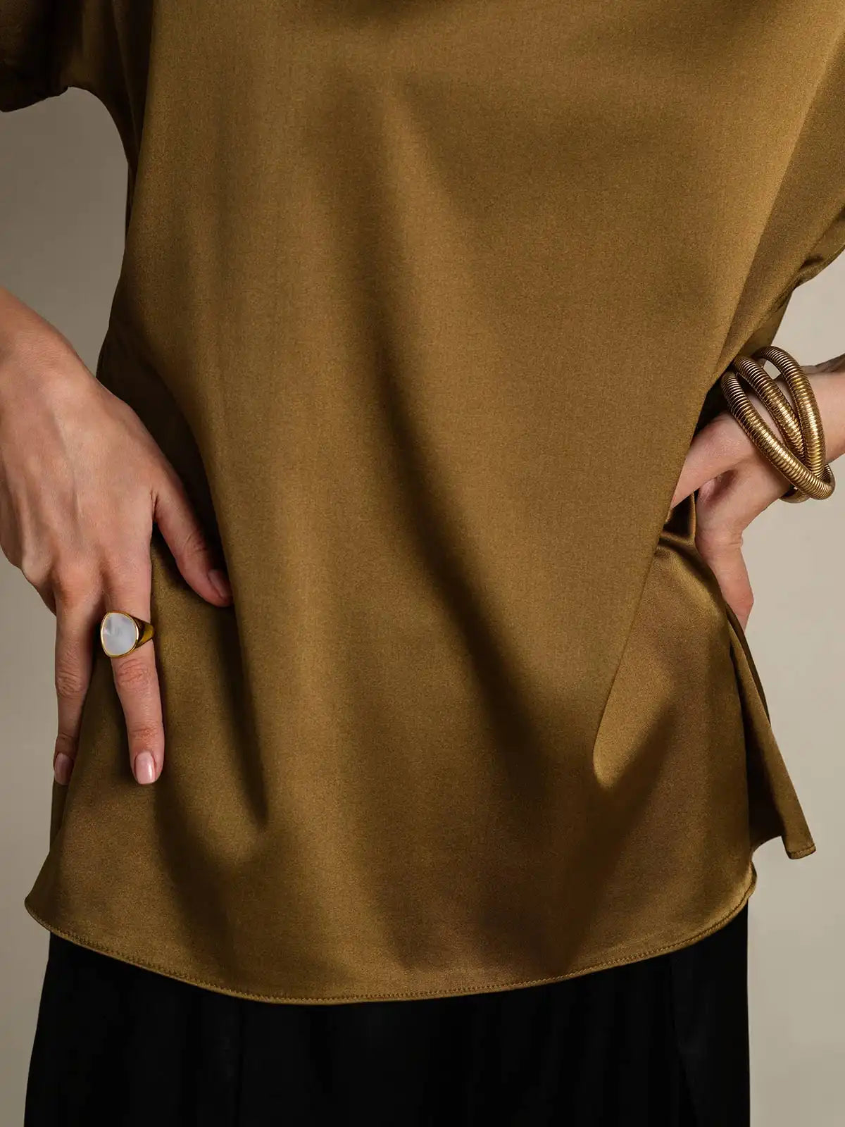 19Momme Silk Short Sleeve Boat Neck Cuffed Sleeve Women's T-Shirt