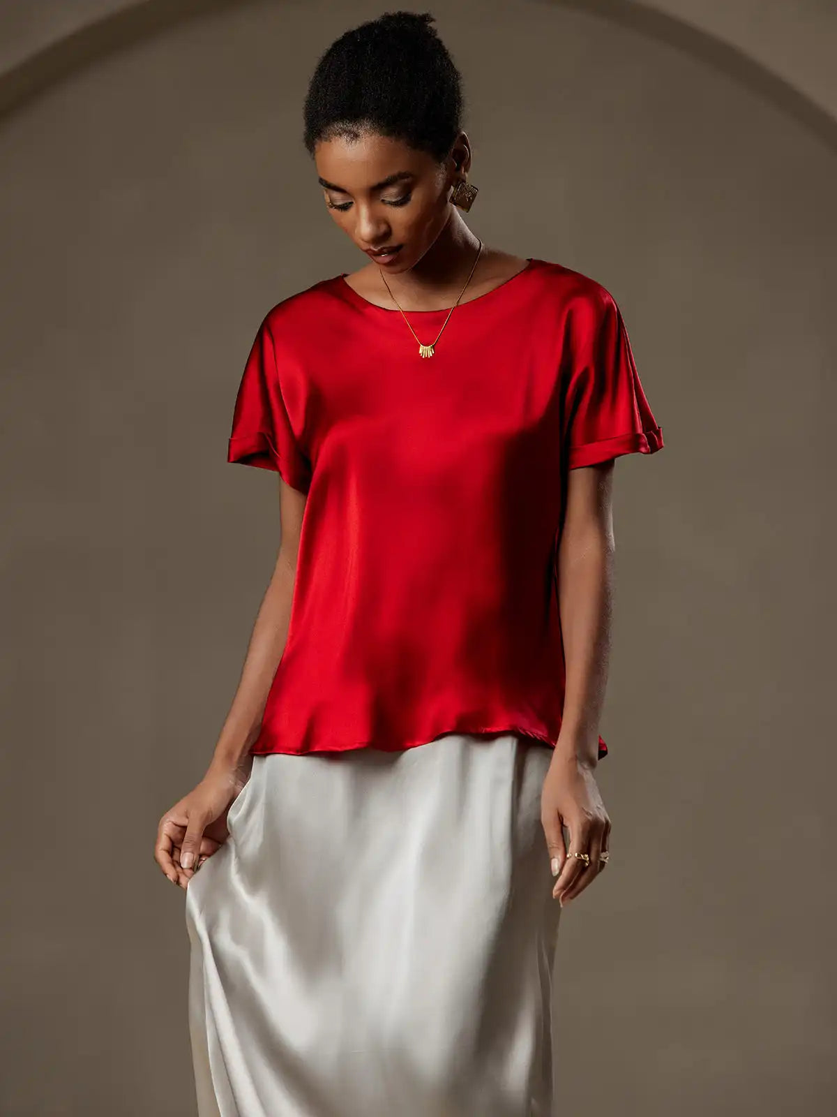 19Momme Silk Short Sleeve Boat Neck Cuffed Sleeve Women's T-Shirt